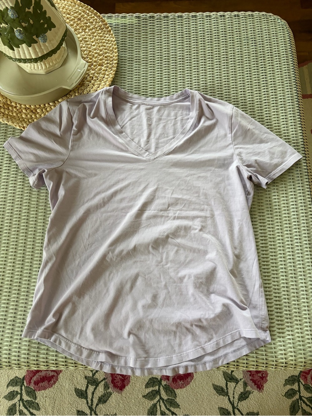 lululemon athletica Light Lavender V-Neck Short Sleeve Tee